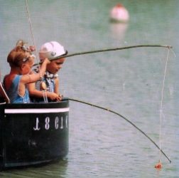 petits pêchent dans treizour 250x273